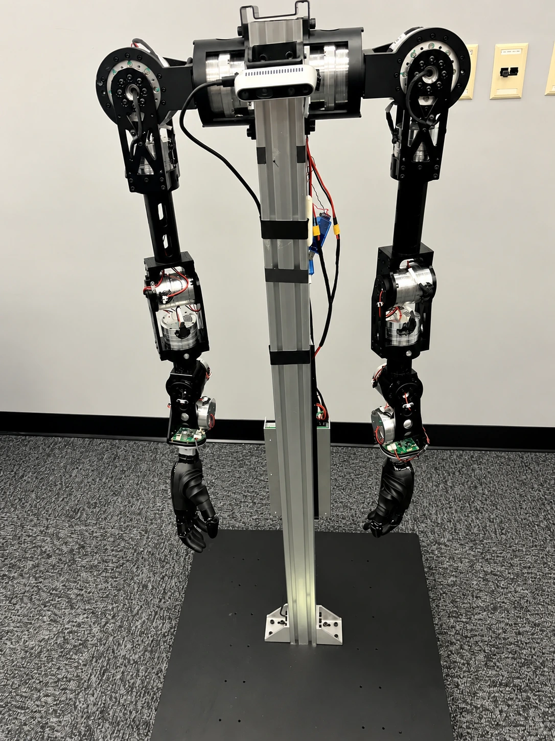 Bimanual robot with two RealHand A7 arms and two RealHand L6 hands